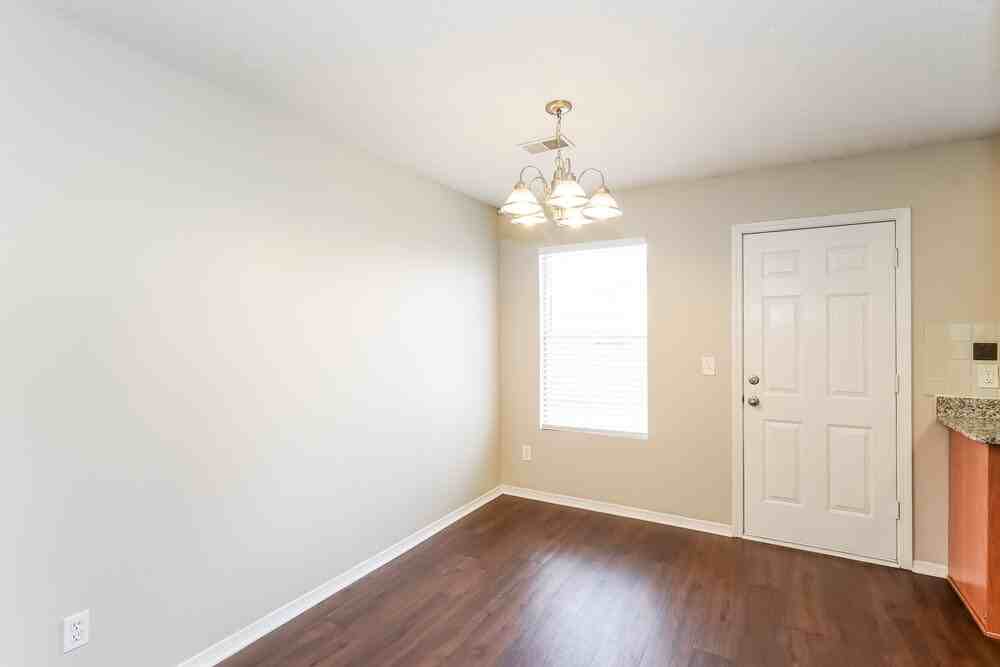 2109 Carlton Ln - Photo 5 of 16