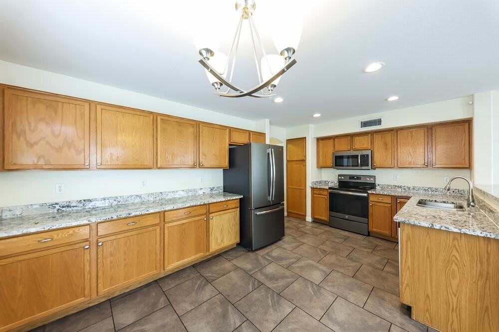 1111 W Wagoner Rd - Photo 6 of 17