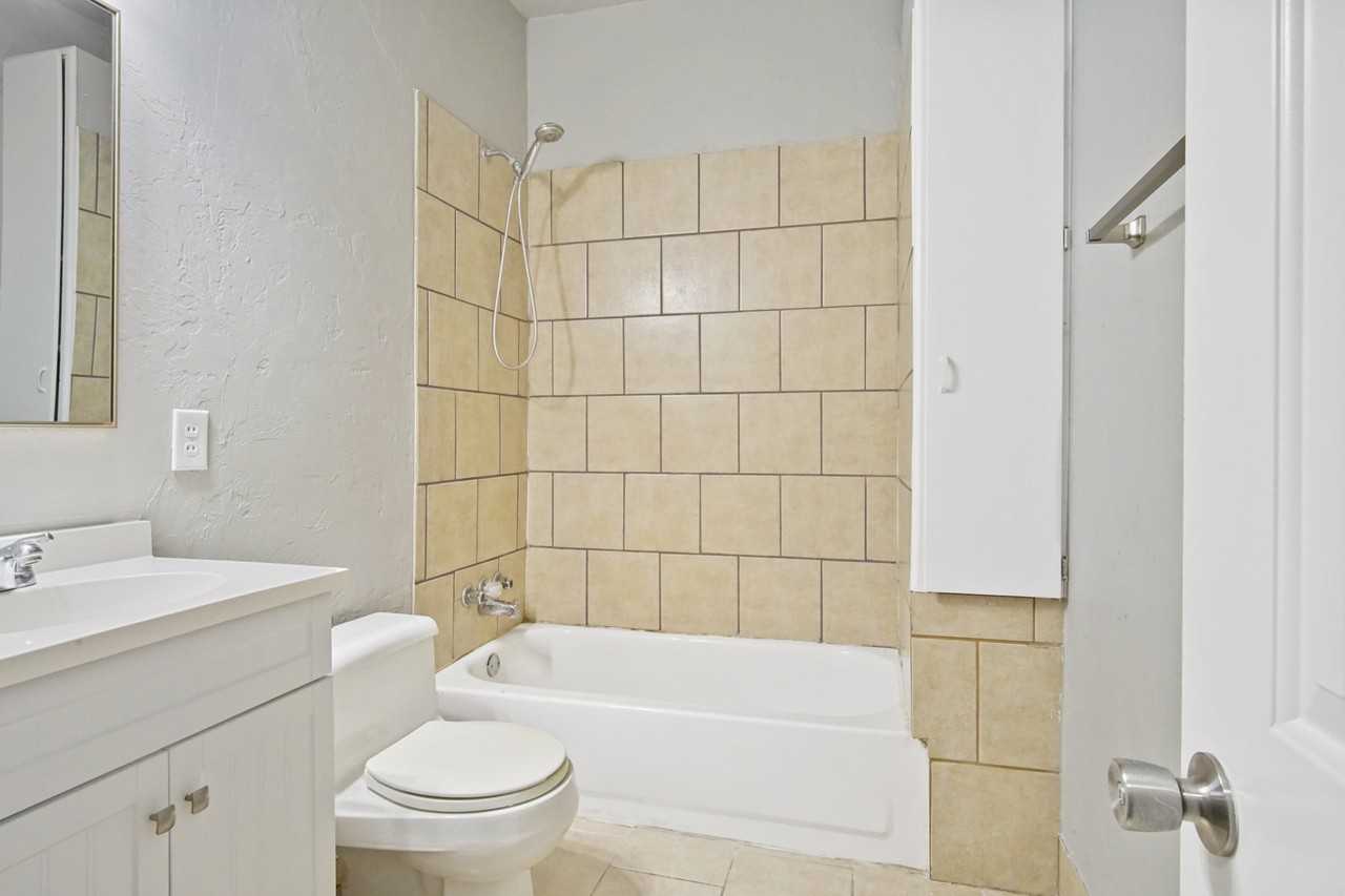 2306 Nw 38th St #2306 - Photo 6 of 24