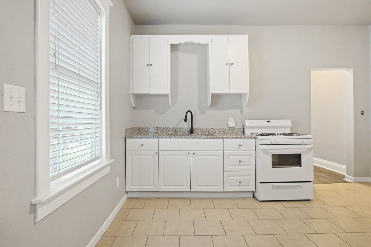 2306 Nw 38th St #2306 - Photo 3 of 24