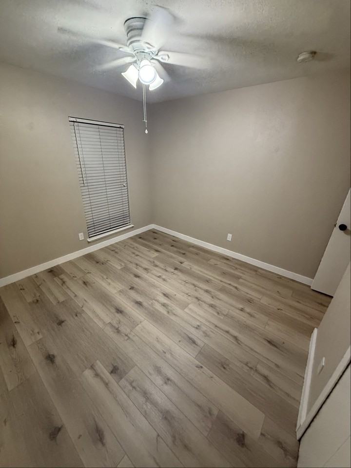 1605 Cumberland Trl - Photo 2 of 12