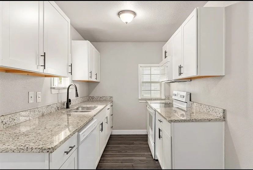 1309 N College St - Photo 3 of 5