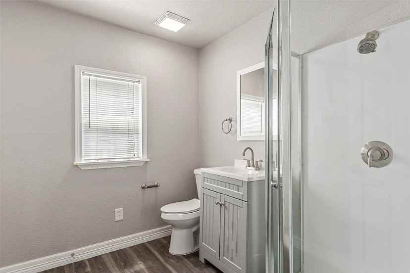 1309 N College St - Photo 5 of 5