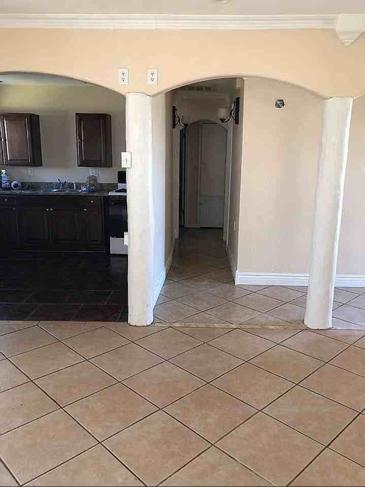 1214 N Manhattan St #1214 - Photo 2 of 5