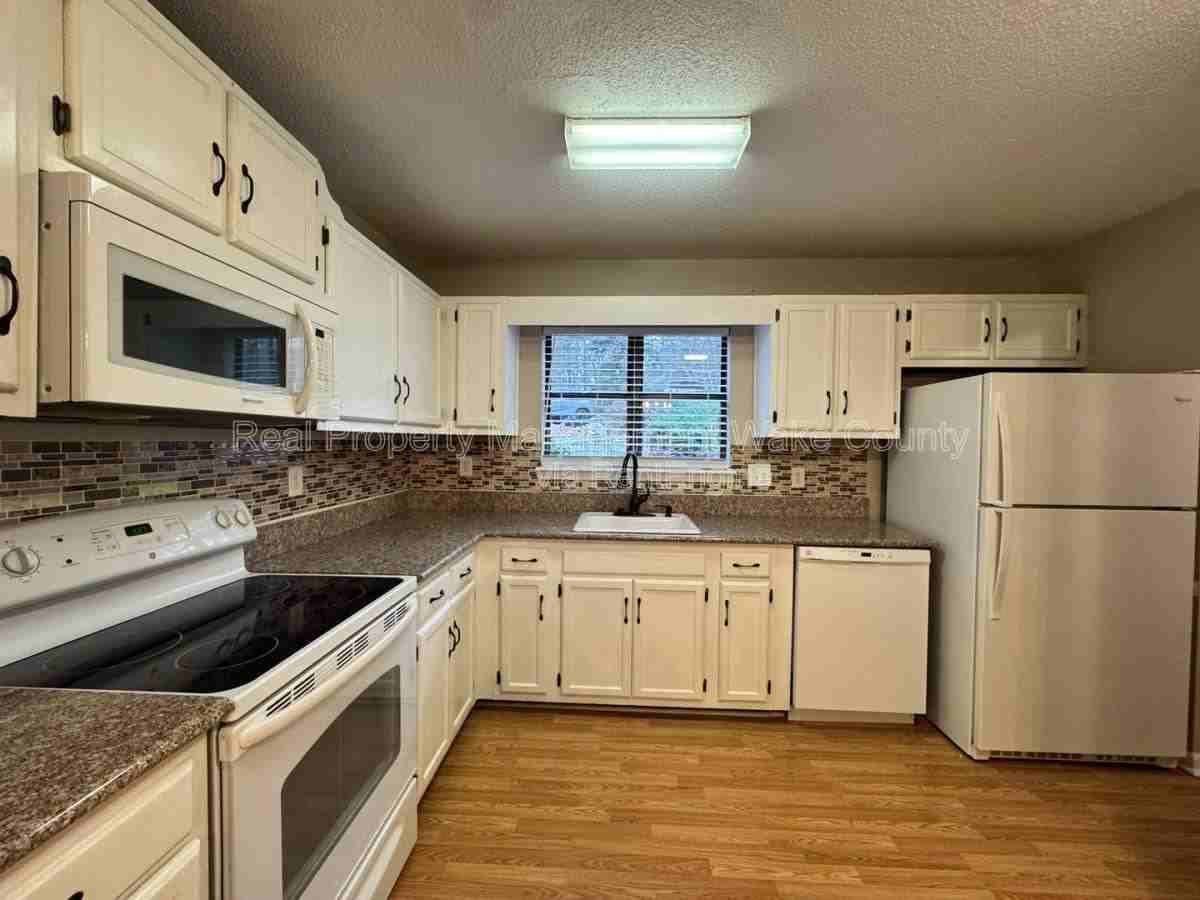 5754 Pool Side Dr - Photo 3 of 10