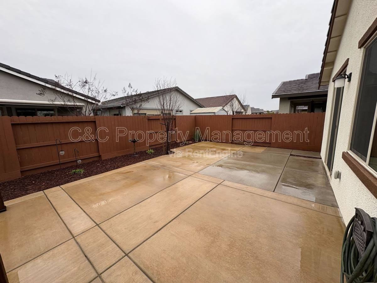 7427 Tapiro Way - Photo 2 of 10