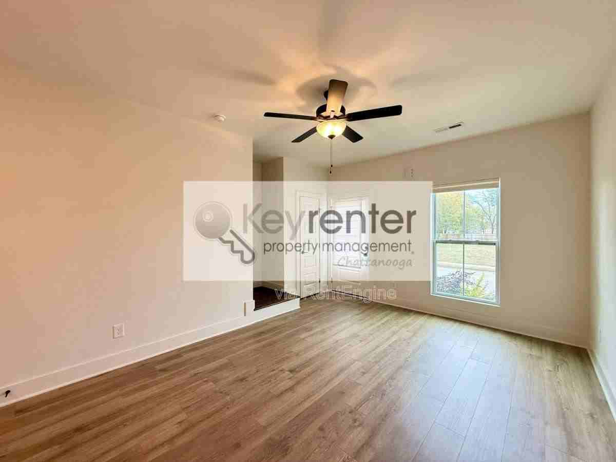 1674 S Watkins St - Photo 3 of 10