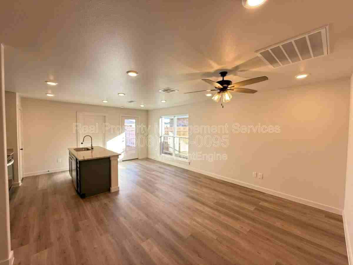 1324 N Colton Ave - Photo 2 of 10