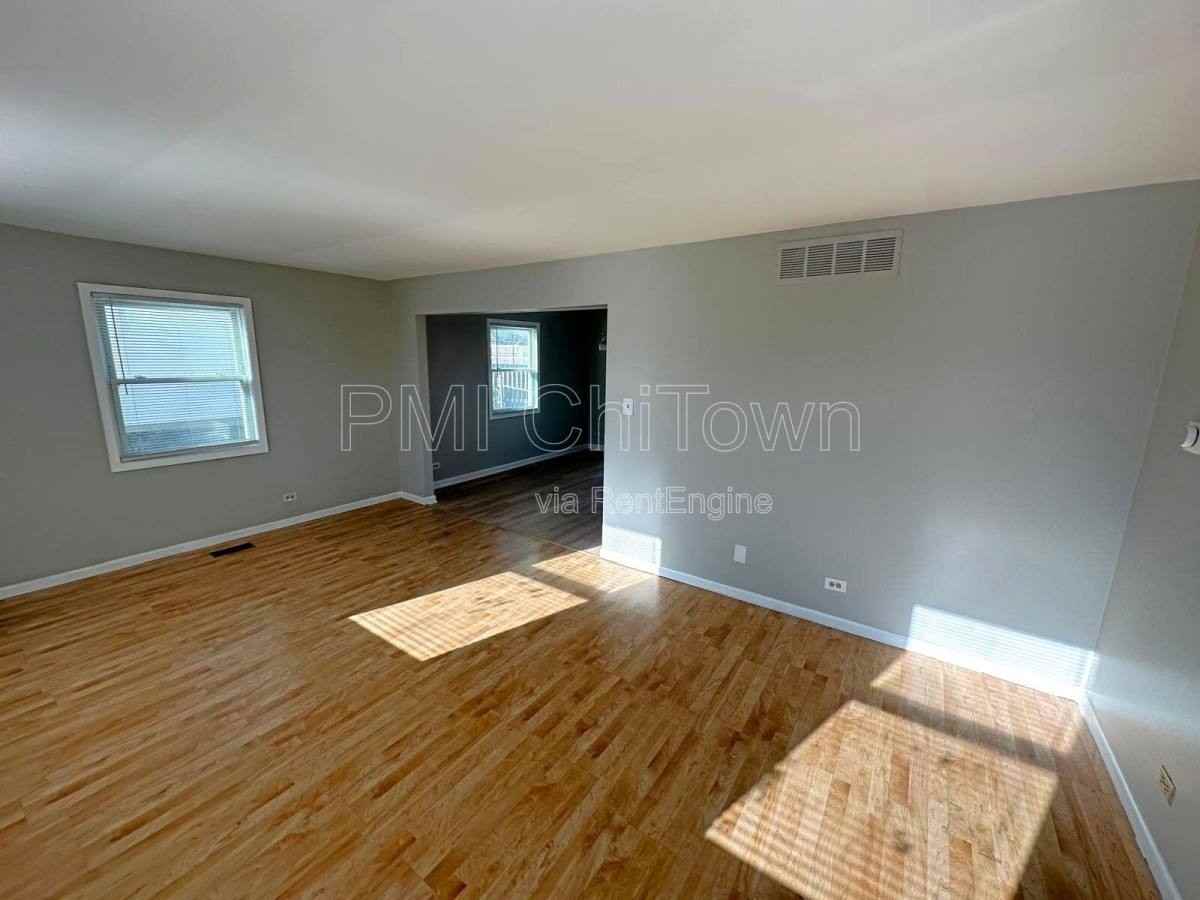 908 Parker Dr - Photo 2 of 10