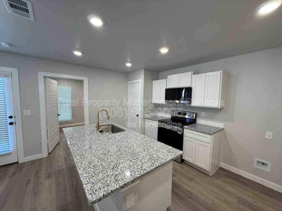 8328 24th St - Photo 3 of 10