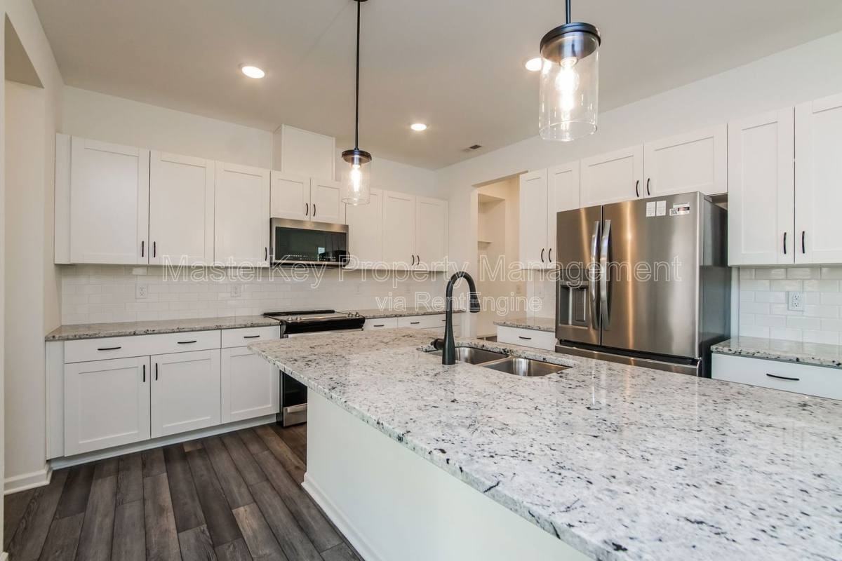 124 Royal Star Way - Photo 3 of 10