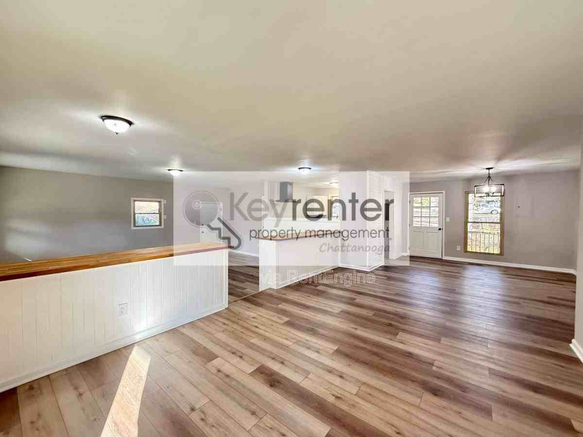 4573 Tricia Dr - Photo 2 of 10