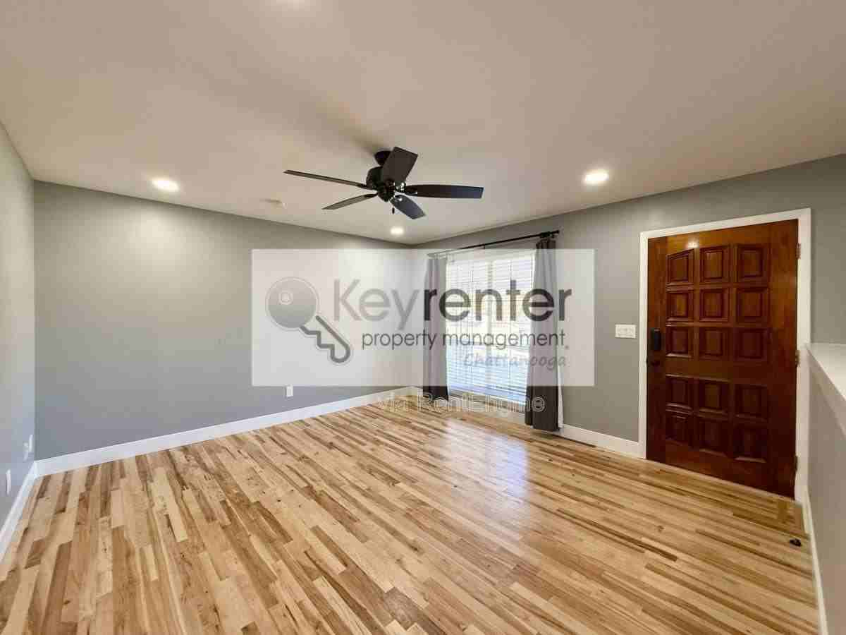 4411 Comet Trl - Photo 3 of 10