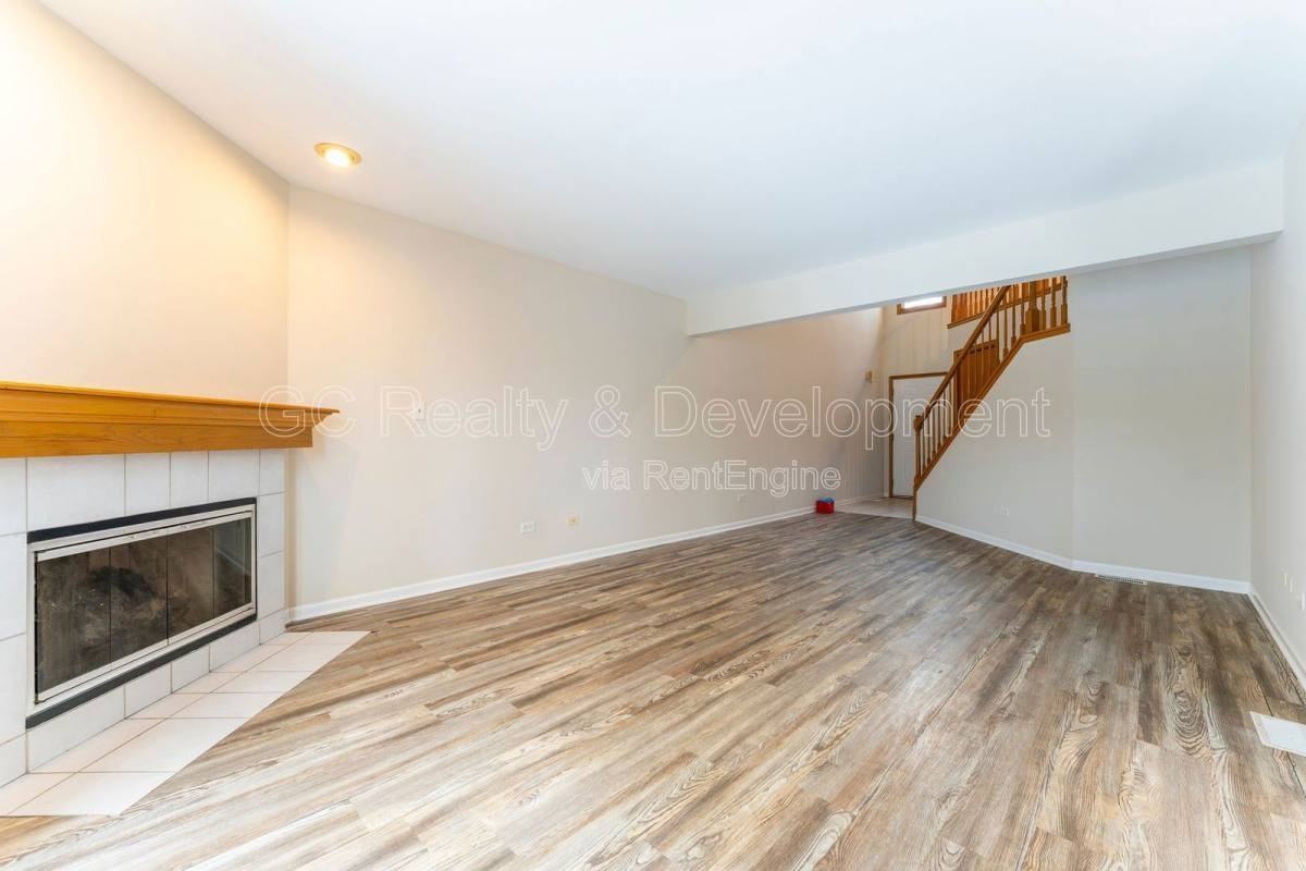 435 Park Ave - Photo 3 of 10