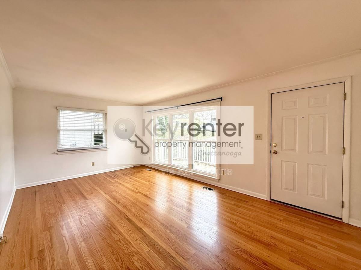 1010 Summer St - Photo 2 of 10