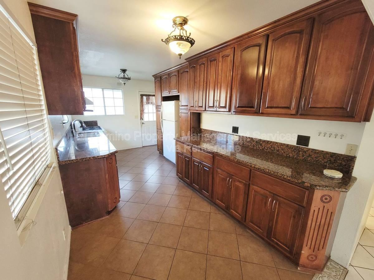 734 Williamson Ave - Photo 2 of 10