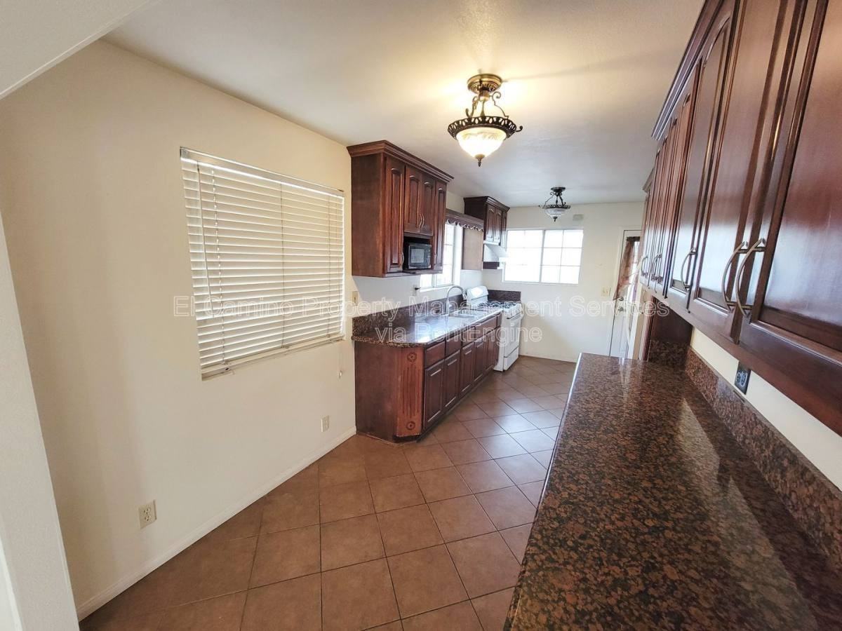 734 Williamson Ave - Photo 3 of 10