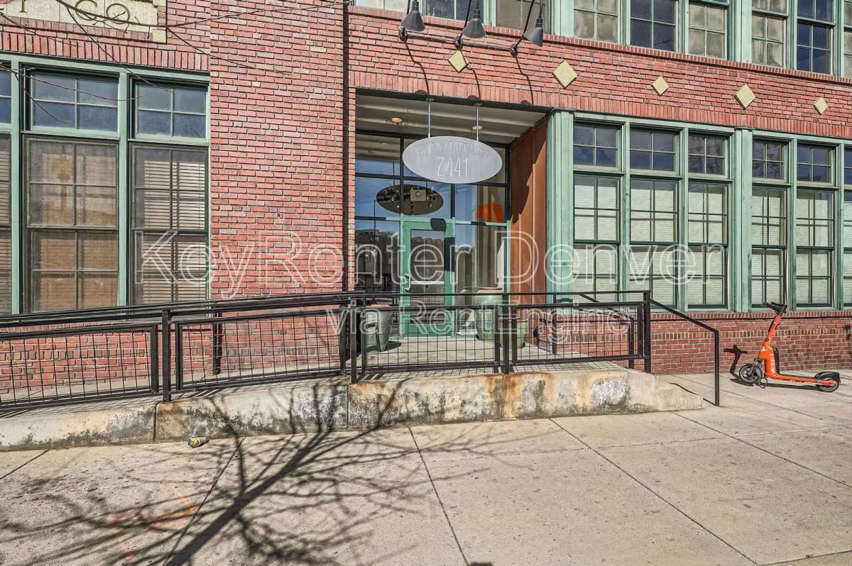 2441 N Broadway #203 - Photo 3 of 10