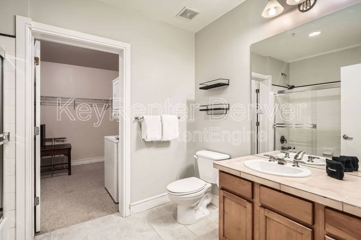 2441 N Broadway #203 - Photo 7 of 10