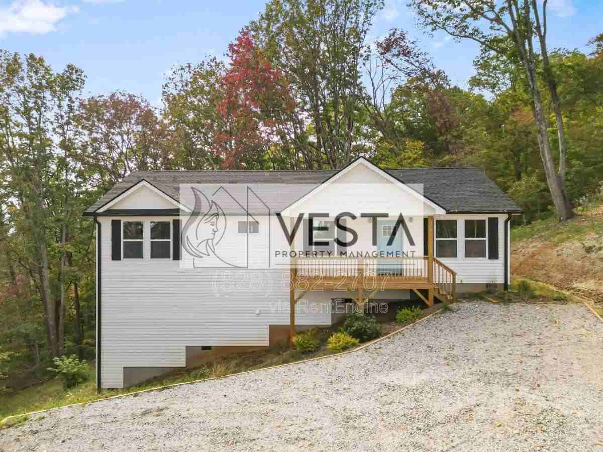 376 Hague Dr - Photo 3 of 10