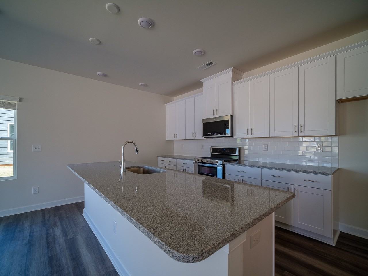 515 Nixon Rd - Photo 3 of 42