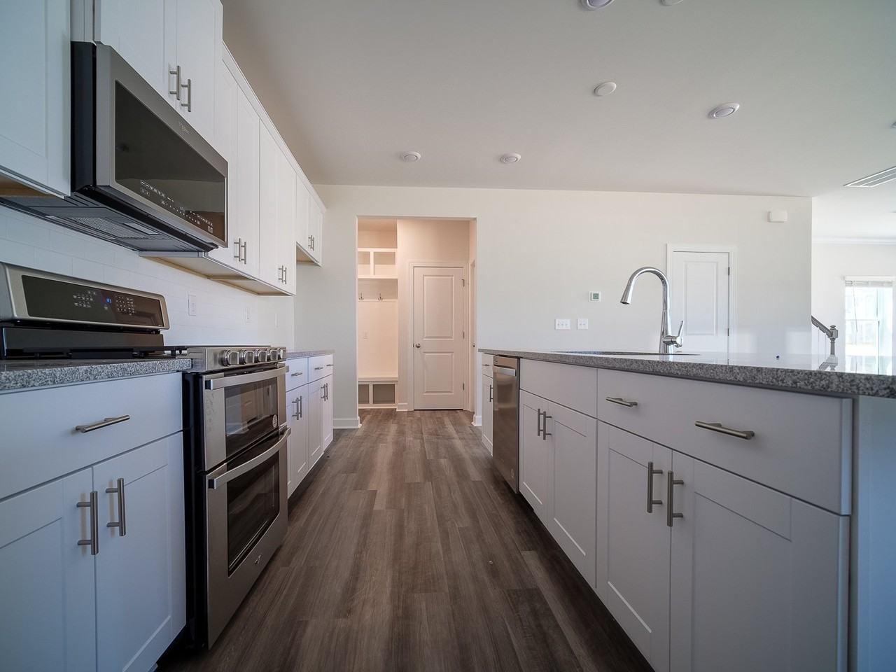 515 Nixon Rd - Photo 4 of 42