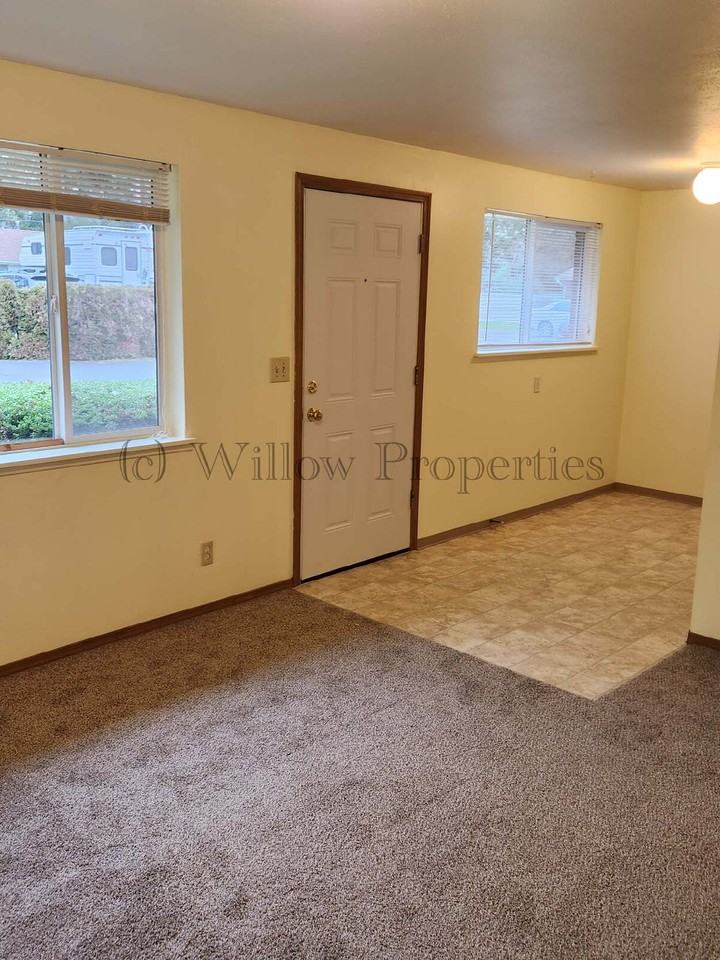 9205 Hipkins Rd SW E - Photo 2 of 8