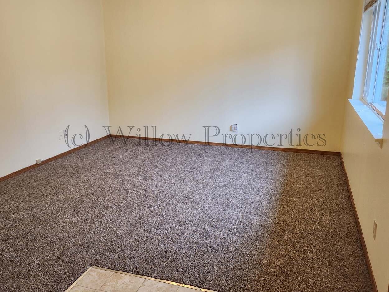 9205 Hipkins Rd SW E - Photo 4 of 8