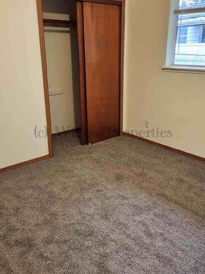 9205 Hipkins Rd SW E - Photo 7 of 8