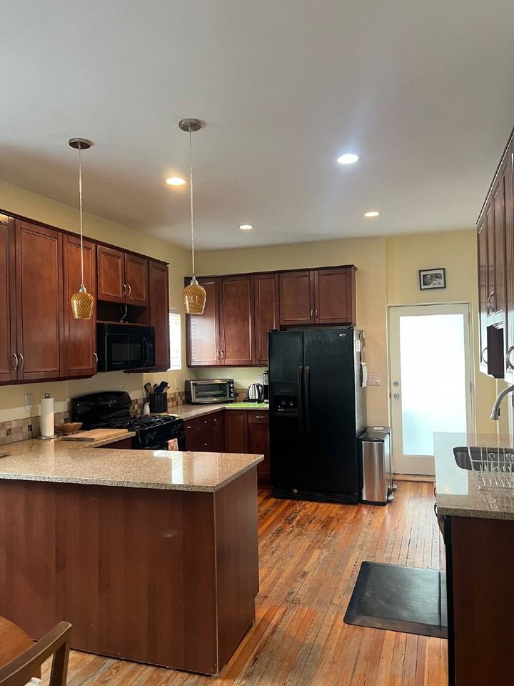 1393 Perry St - Photo 7 of 21