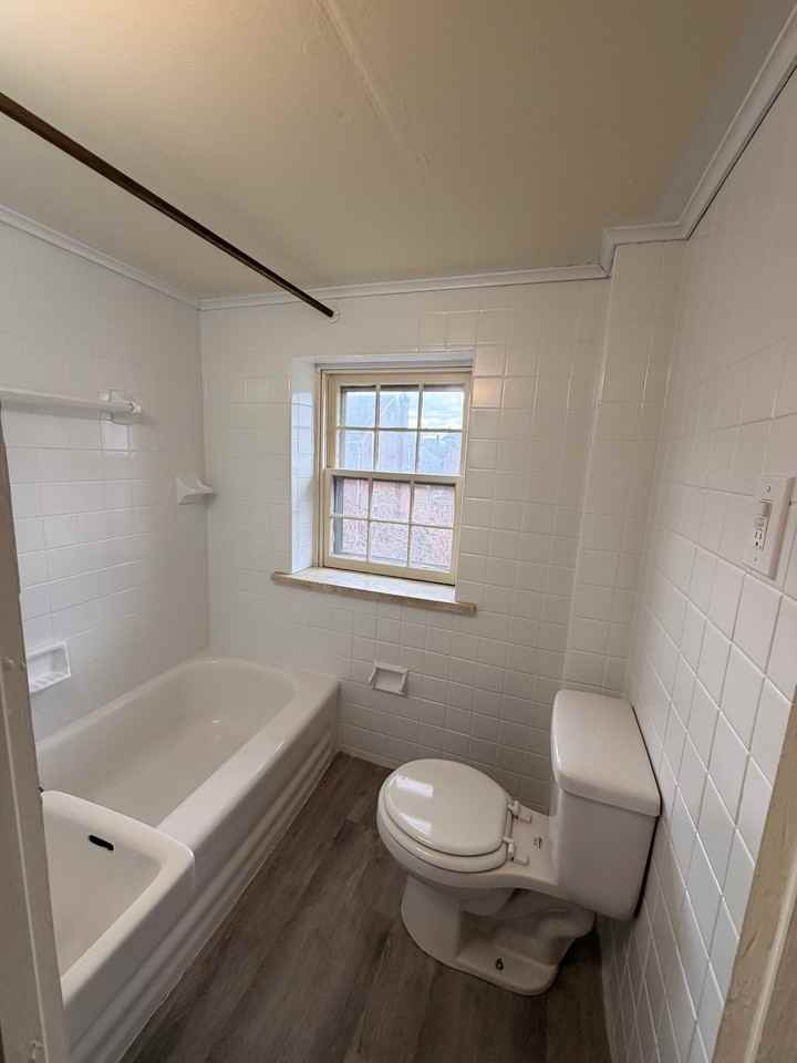 1716 Chestnut St #2B - Photo 3 of 7