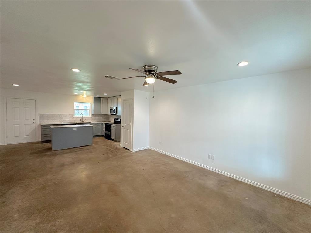 108 W Adams St - Photo 2 of 15