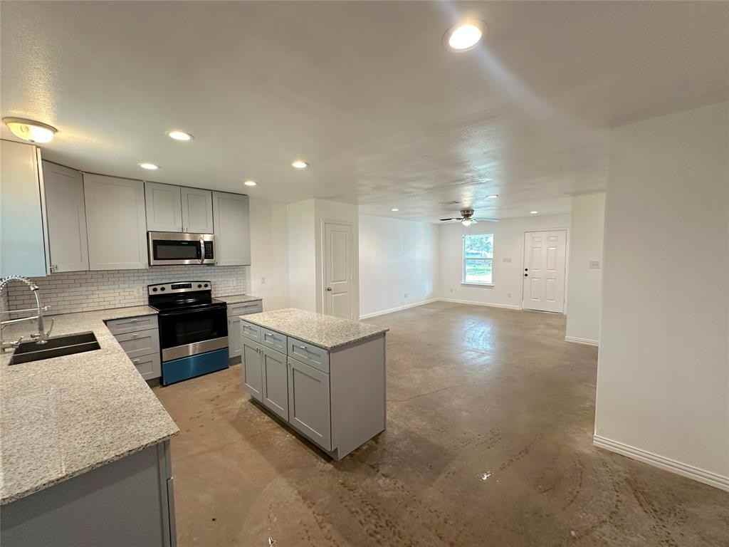 108 W Adams St - Photo 3 of 15