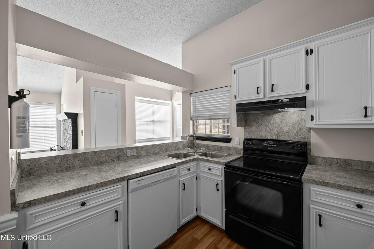 328 Indian Summer Ln - Photo 6 of 33