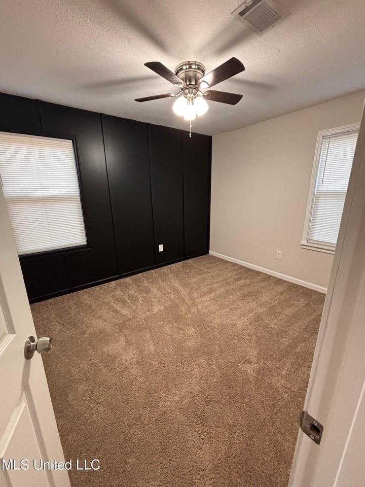 306 Parkway Dr - Photo 7 of 12