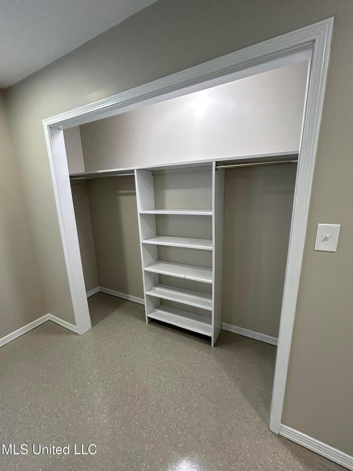 1004 Telly Rd - Photo 6 of 8