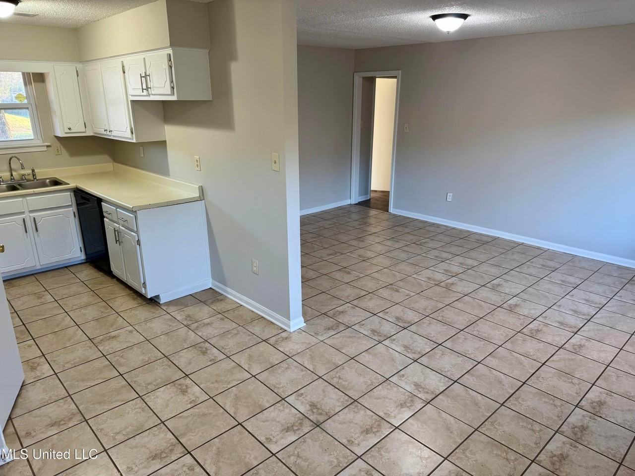 5384 Haynes Dr - Photo 3 of 13