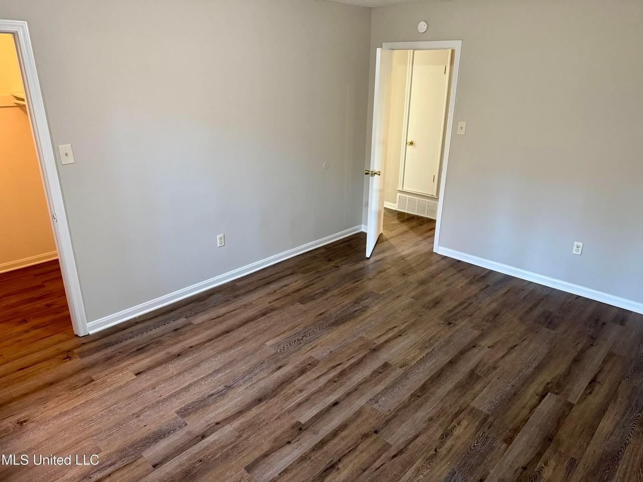 5384 Haynes Dr - Photo 4 of 13