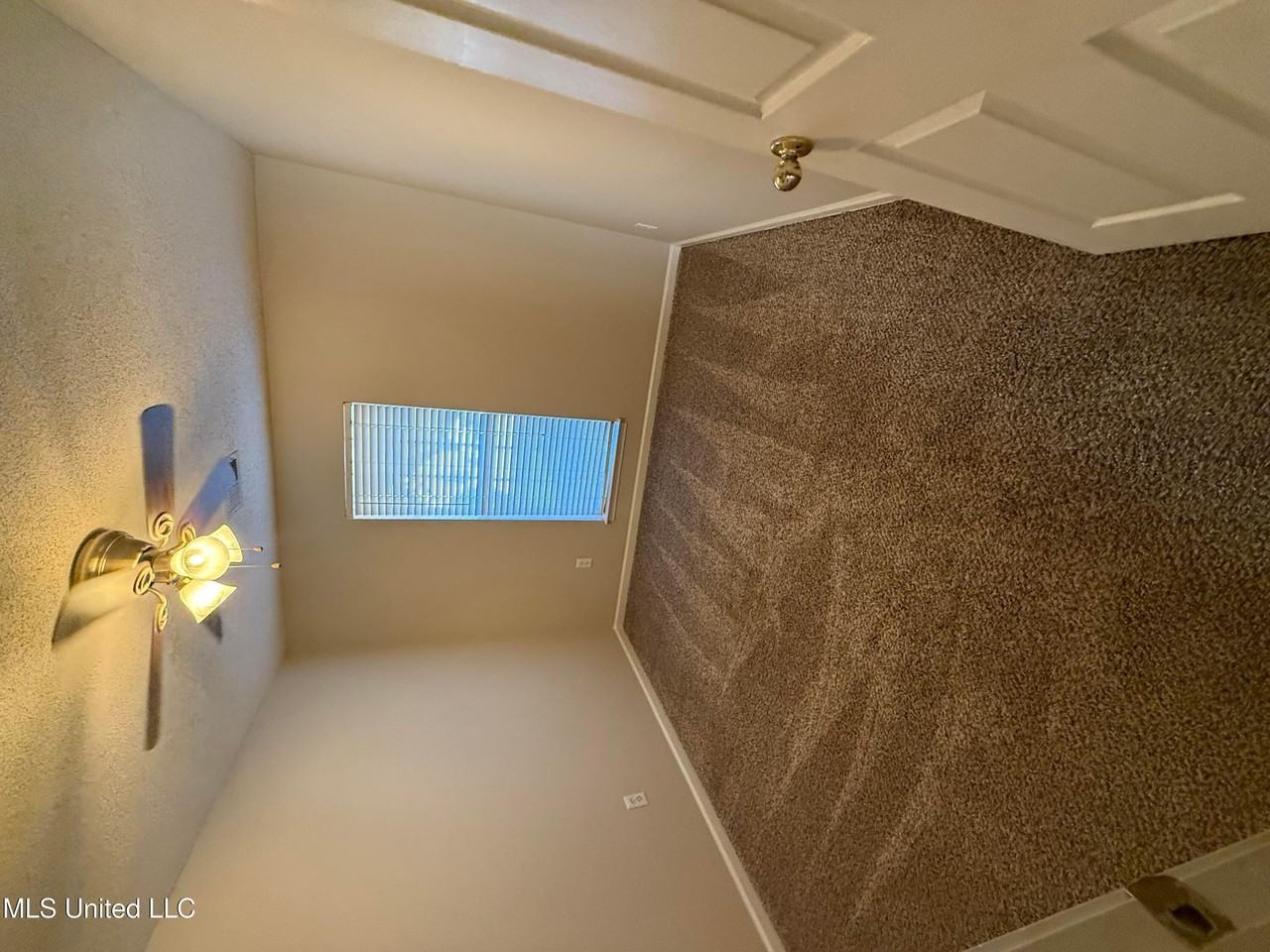 1067 Parkview Cir S - Photo 7 of 14