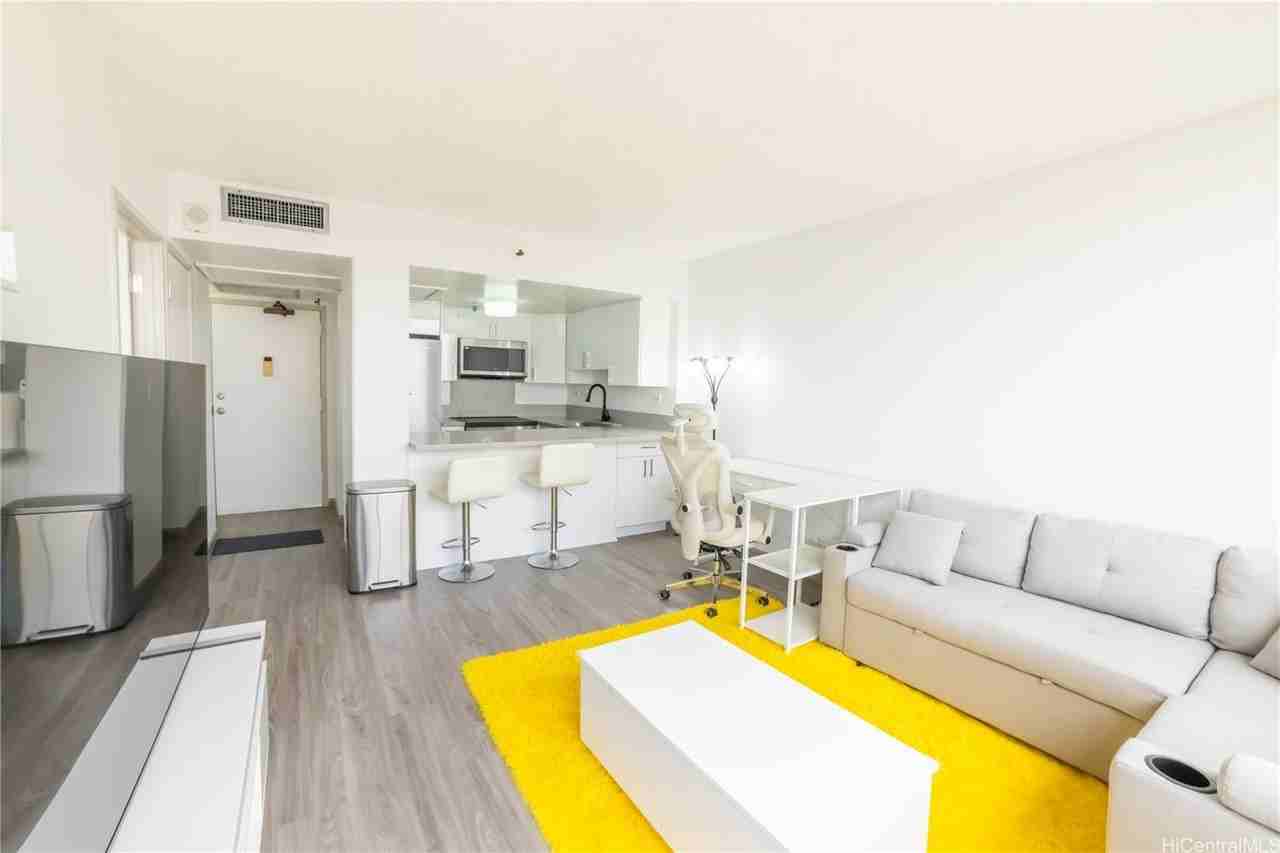 2610 Myrtle St - Photo 4 of 23