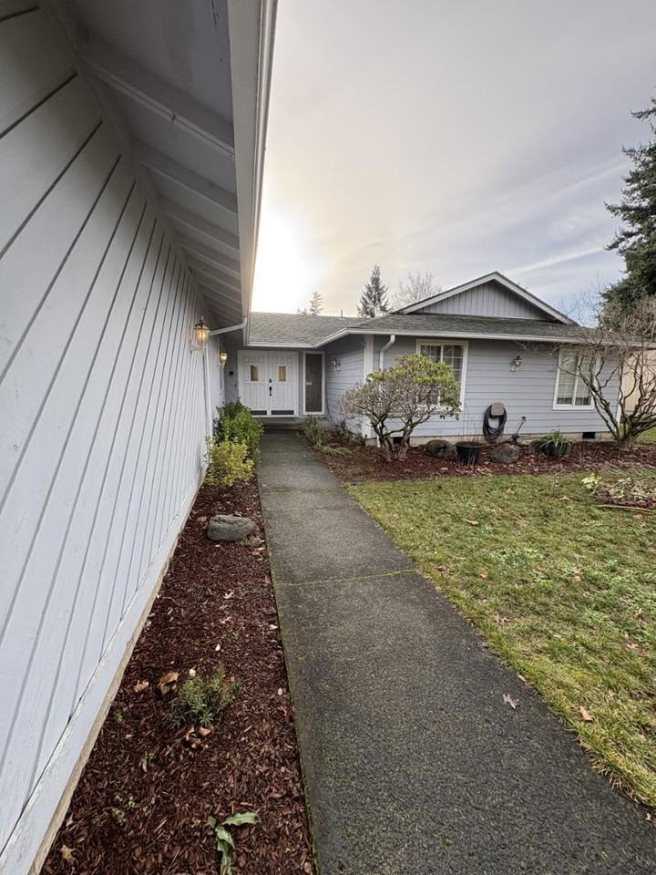 15111 Se Mcgillivray Blvd - Photo 2 of 16