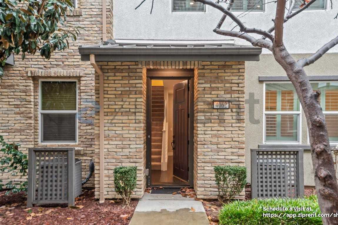 4062 Kinsale St - Photo 5 of 38