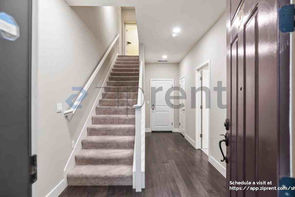 4062 Kinsale St - Photo 6 of 38