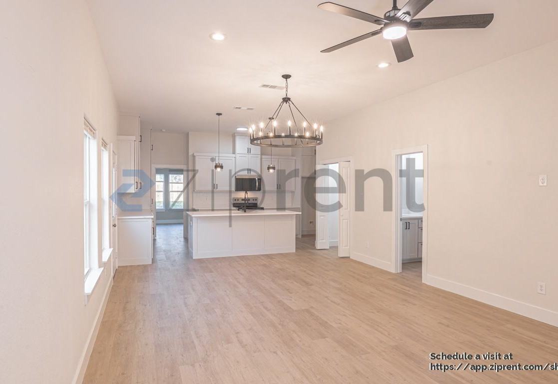 13705 Biggs St - Photo 5 of 26