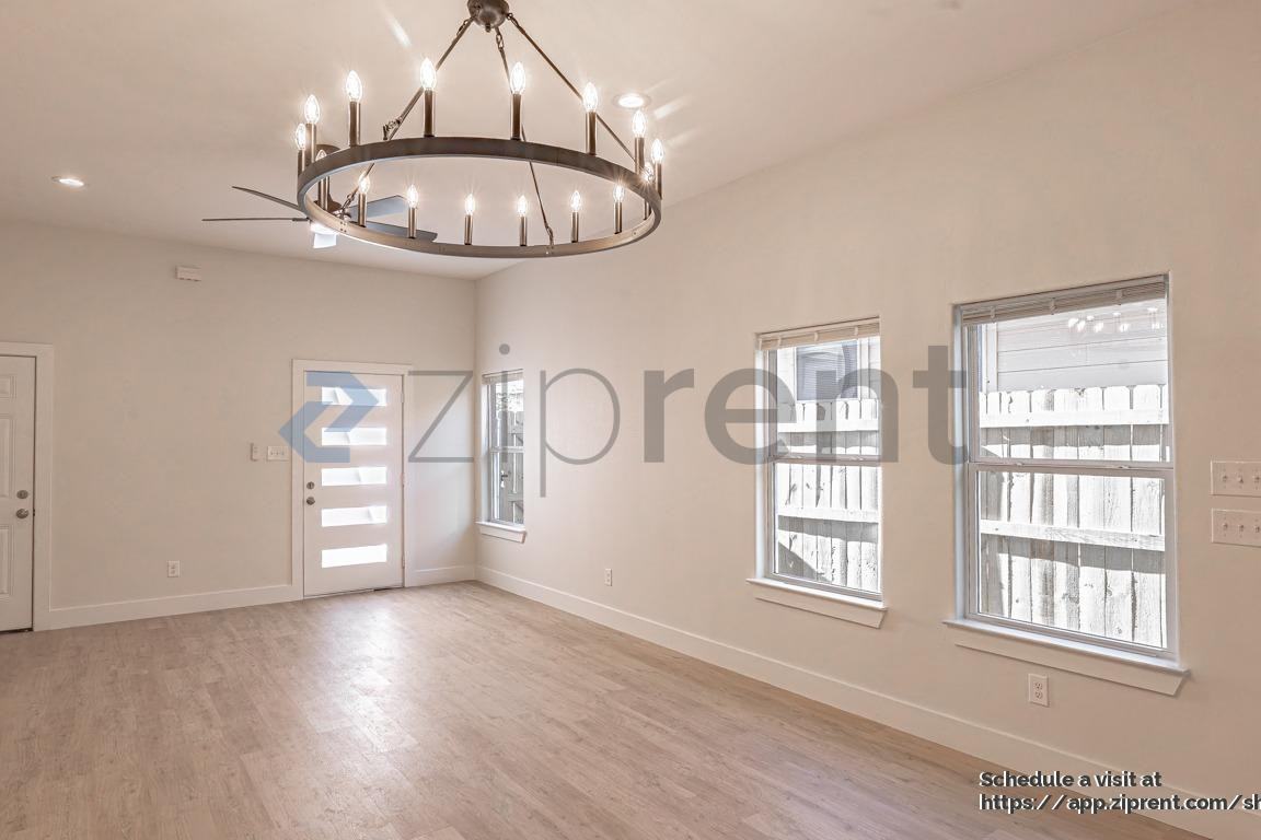 13705 Biggs St - Photo 6 of 26