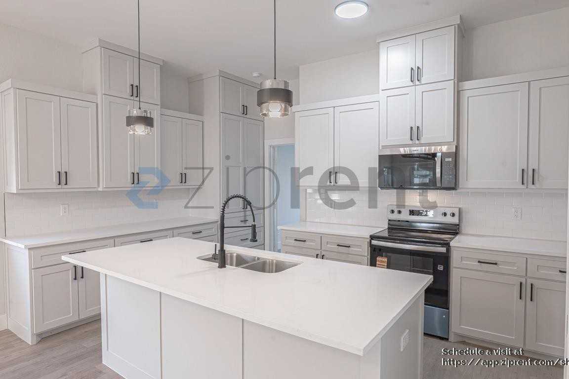 13705 Biggs St - Photo 7 of 26