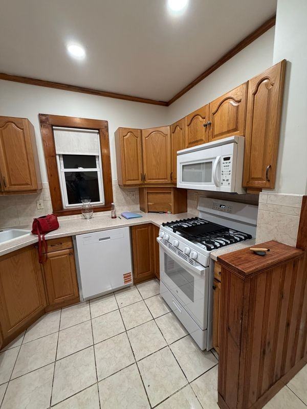 105 Lewis St - Photo 2 of 10