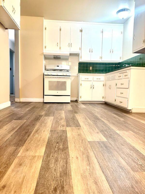 627 Haggin Ave - Photo 5 of 16