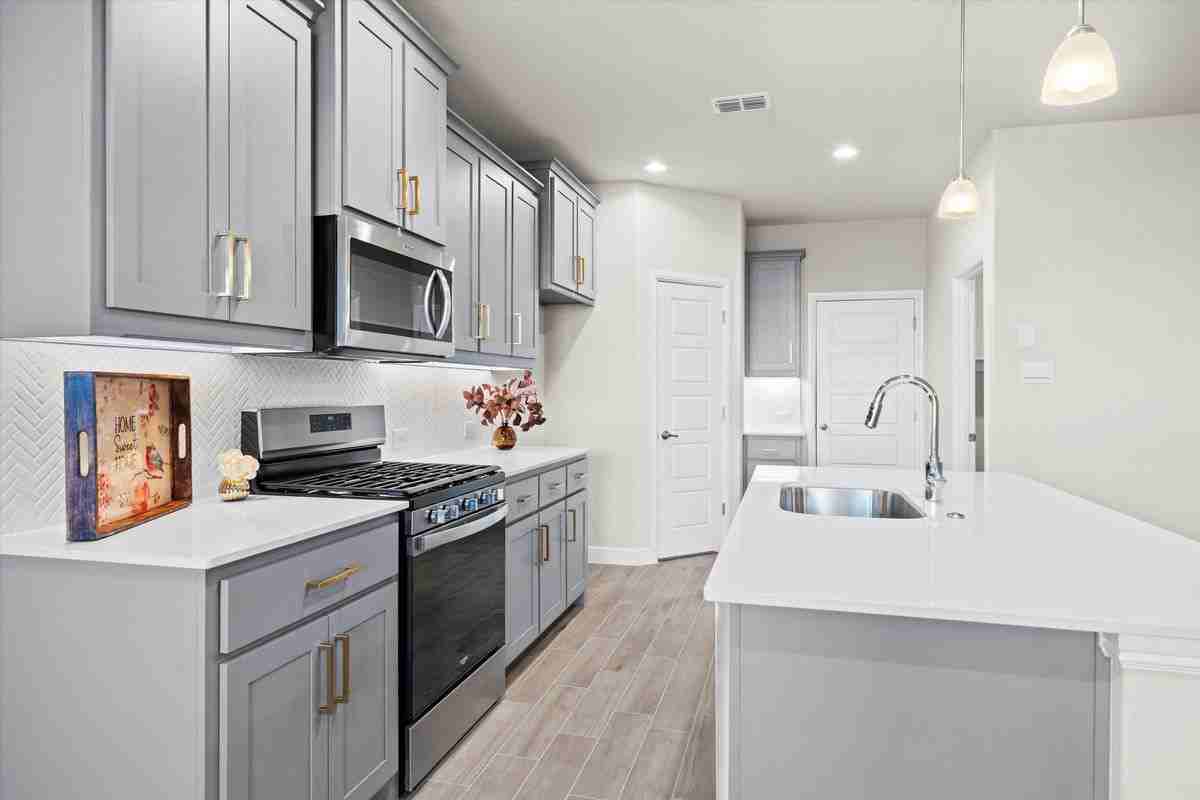 537 Pickett Creek Dr - Photo 2 of 4