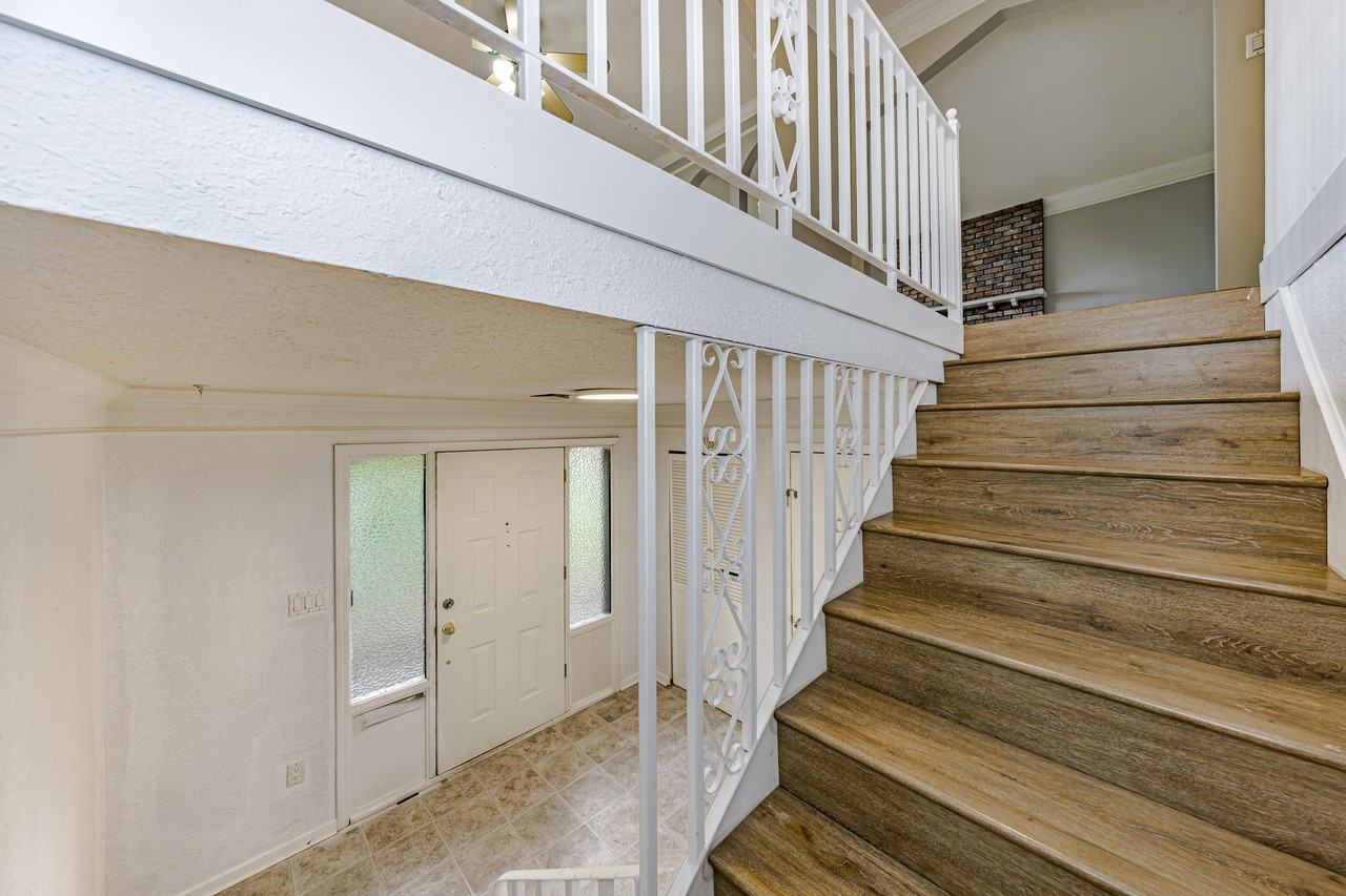 15398 28 Ave - Photo 4 of 39